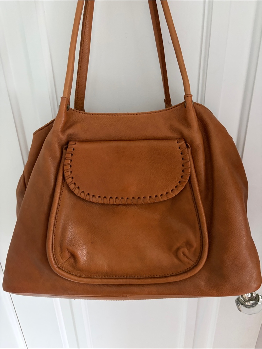 Vilenca Holland • Classic Tan Leather Handbag - Picture 2 of 9